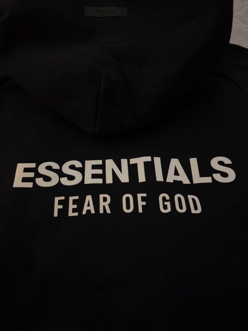 ESSENTIALS FEAR OF GOD ブラックパーカー