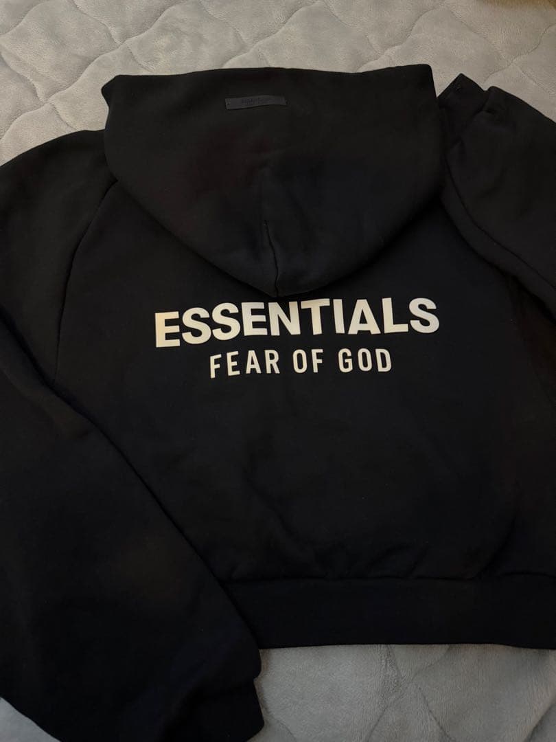 ESSENTIALS FEAR OF GOD ブラックパーカー