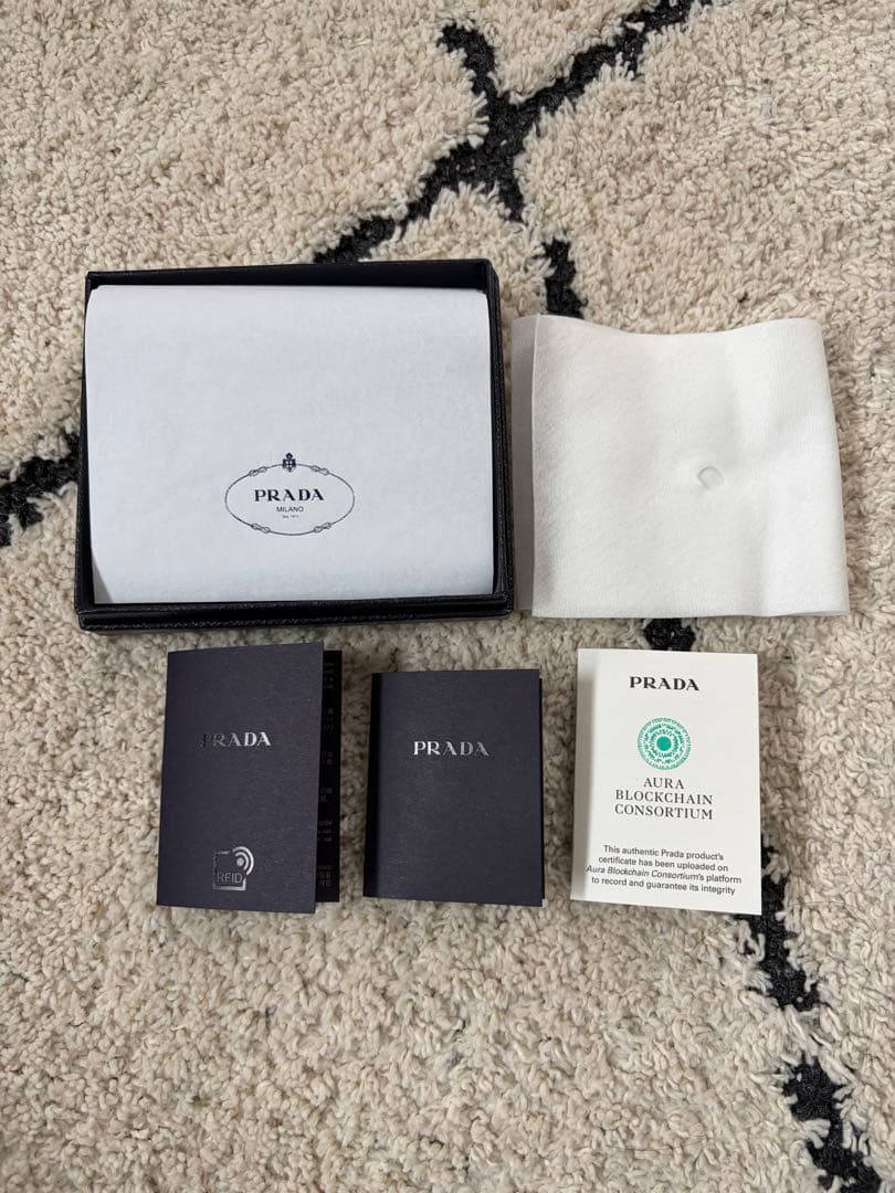 PRADA Small Saffiano leather wallet ブラック