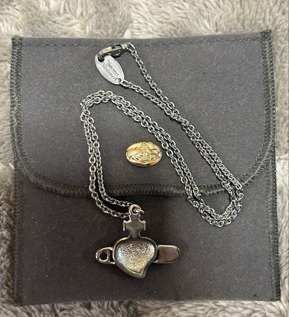 Victoria Wildwood ハート型ネックレス