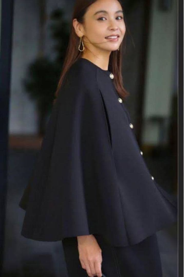 UNITED ARROWS 滝沢眞規子さん着用 黒 ケープカーディガン