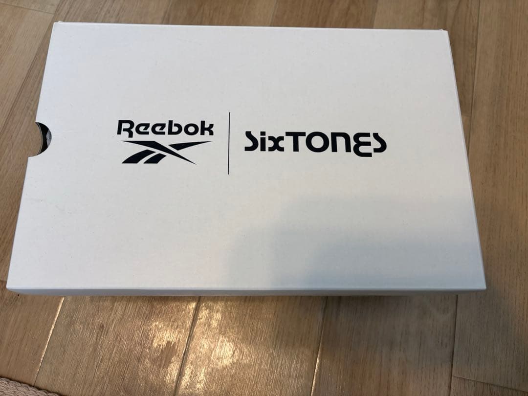 Reebok SixTONES スニーカー クリーム色