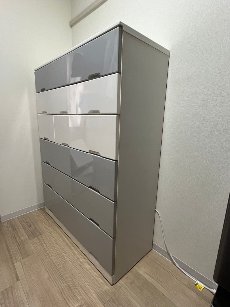 大人になっても使えるカラー 子ども部屋に合う！　グレーとホワイトのチェスト 6段