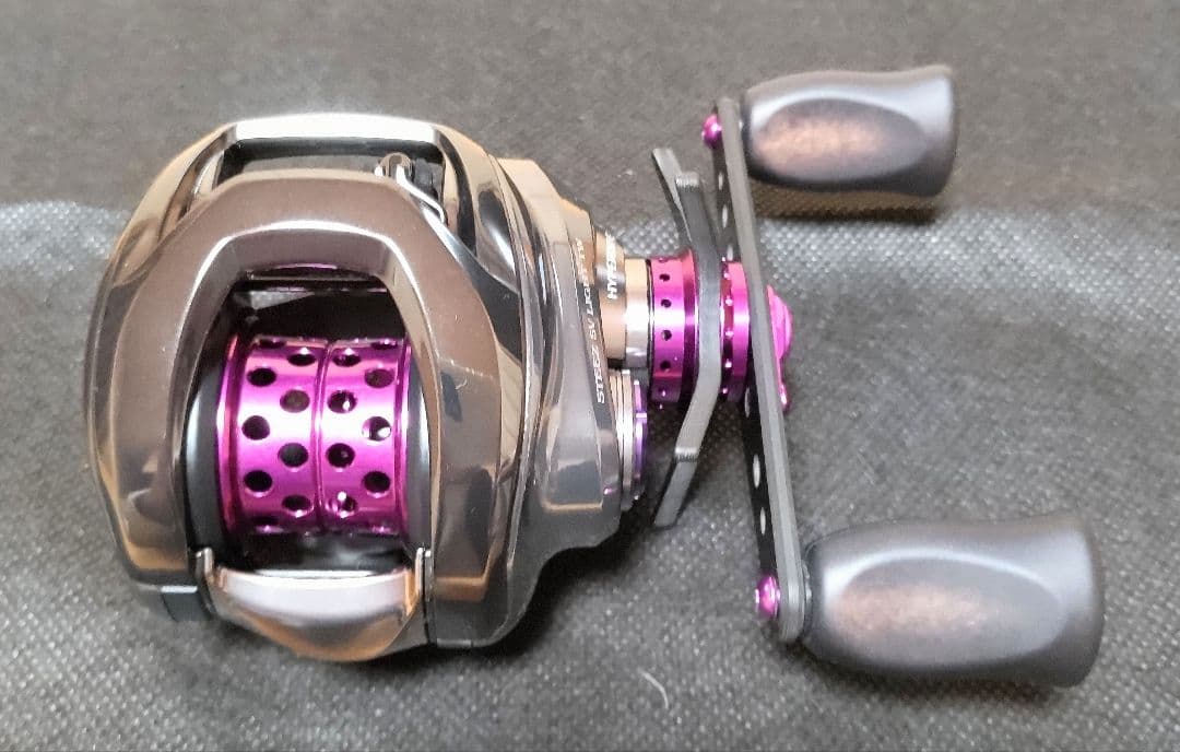 26スティーズ SV LIGHT TW 100H（右）KTF フィネススプール