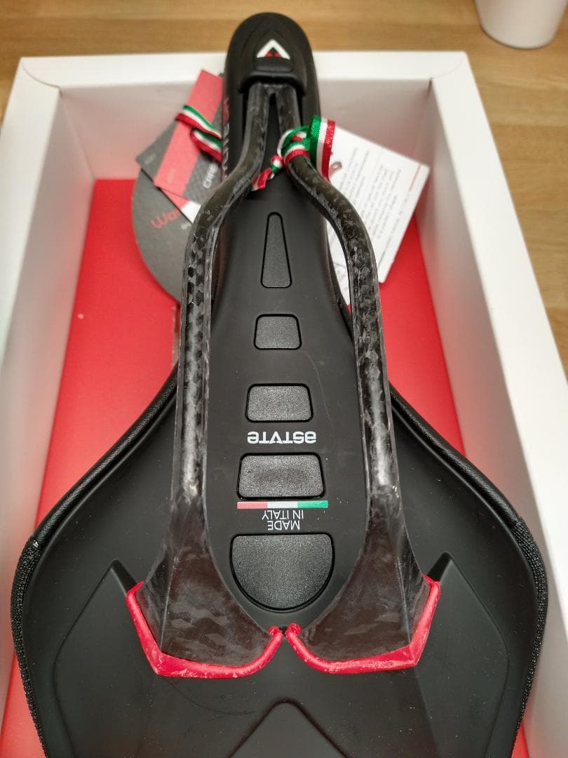 アスチュート ASTUTE SKYLITE SR カーボンレール サドル