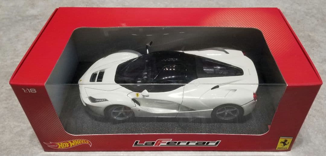 【レア　新品】1/18 マテル ホットウィール　ラ•フェラーリ 　ホワイト