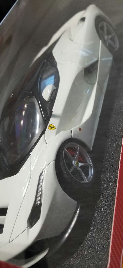 【レア　新品】1/18 マテル ホットウィール　ラ•フェラーリ 　ホワイト