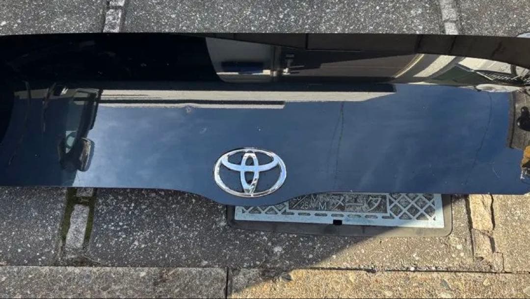 トヨタ ハイエース標準ボンネット　ブラック