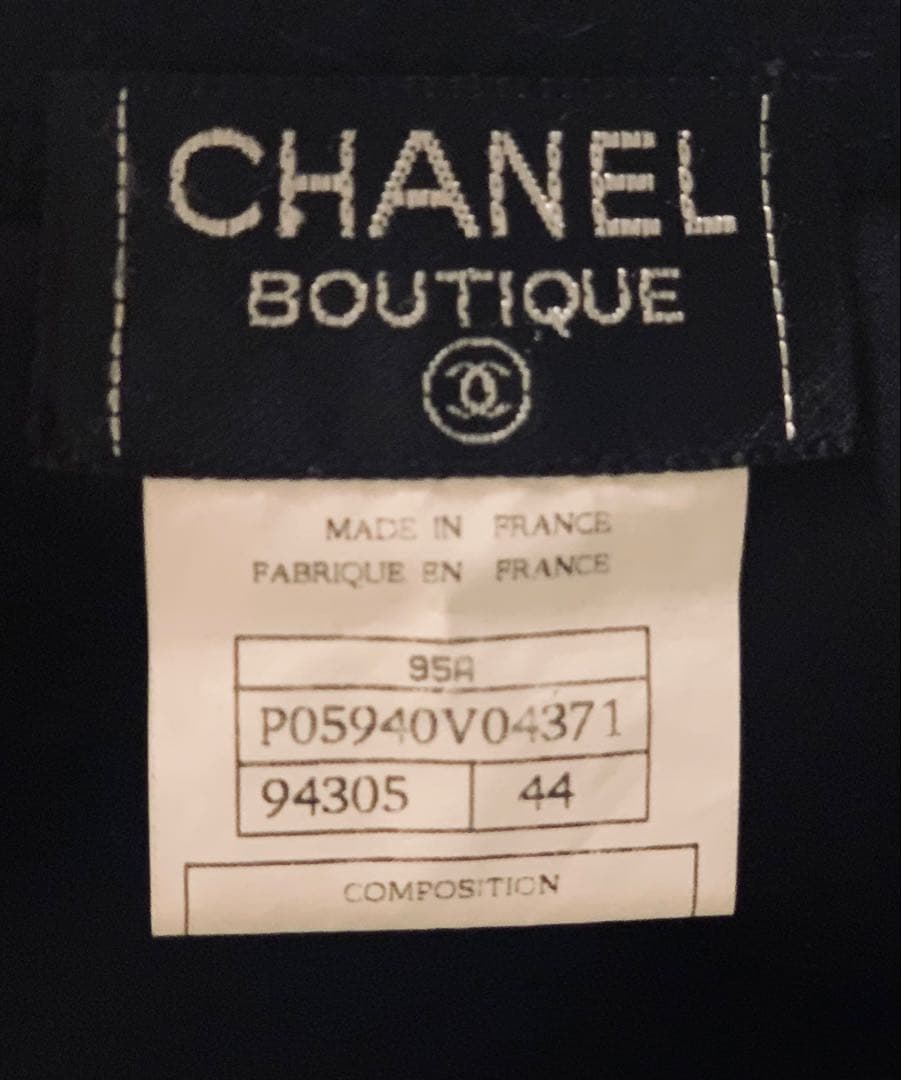 シャネル　CHANEL 黒 ボタン付きタイトスカート　44