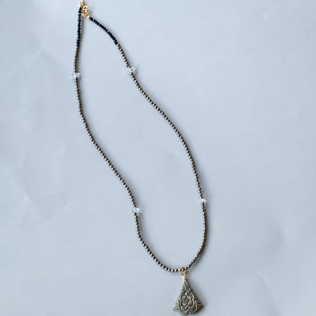 R✴︎H ♦︎14kgfパイライトファンシーシェイプカービングペンダント