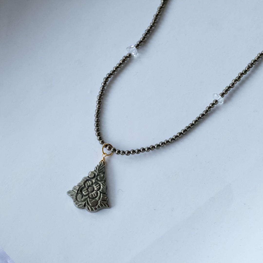 R✴︎H ♦︎14kgfパイライトファンシーシェイプカービングペンダント