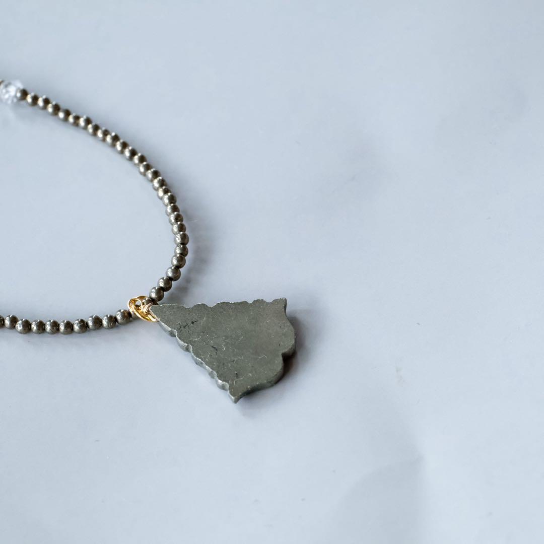 R✴︎H ♦︎14kgfパイライトファンシーシェイプカービングペンダント