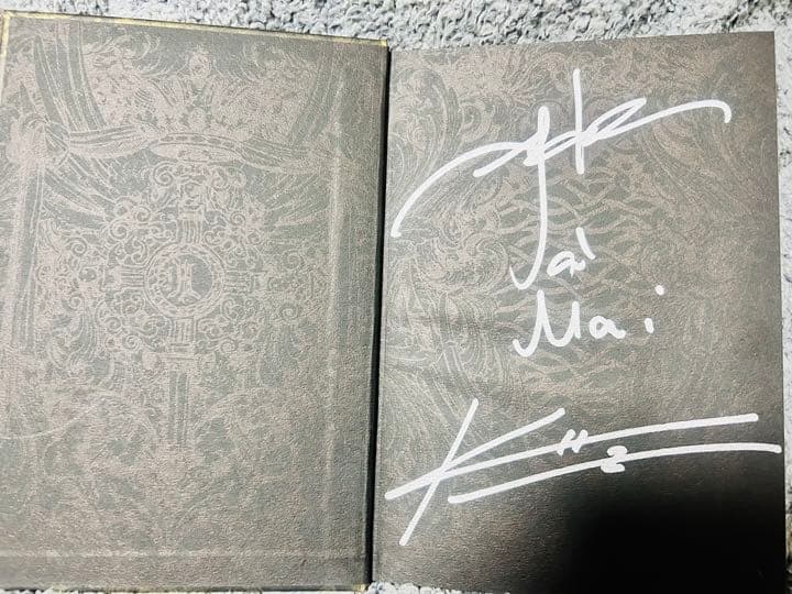 the hyde 自叙伝　直筆サイン入り（hydeとk.a.z）