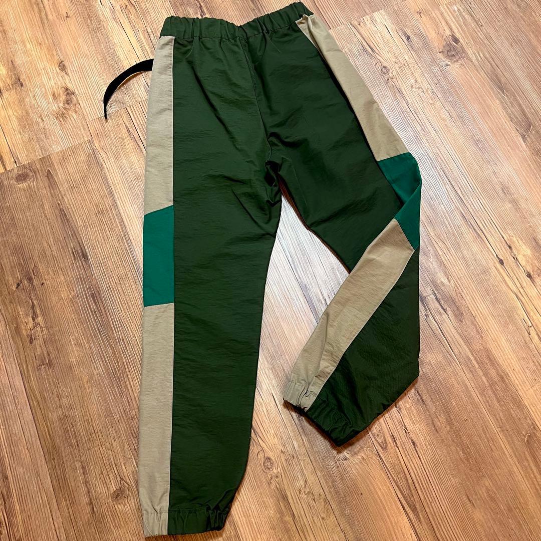 Sacai 厚手のコットン&ナイロン生地のベルト付きパンツ グリーンmix 0