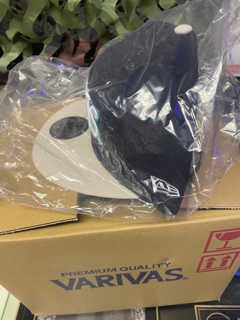 新品未使用 未開封品オンライン限定 VARIVAS キャップ ネイビー/ベージュ