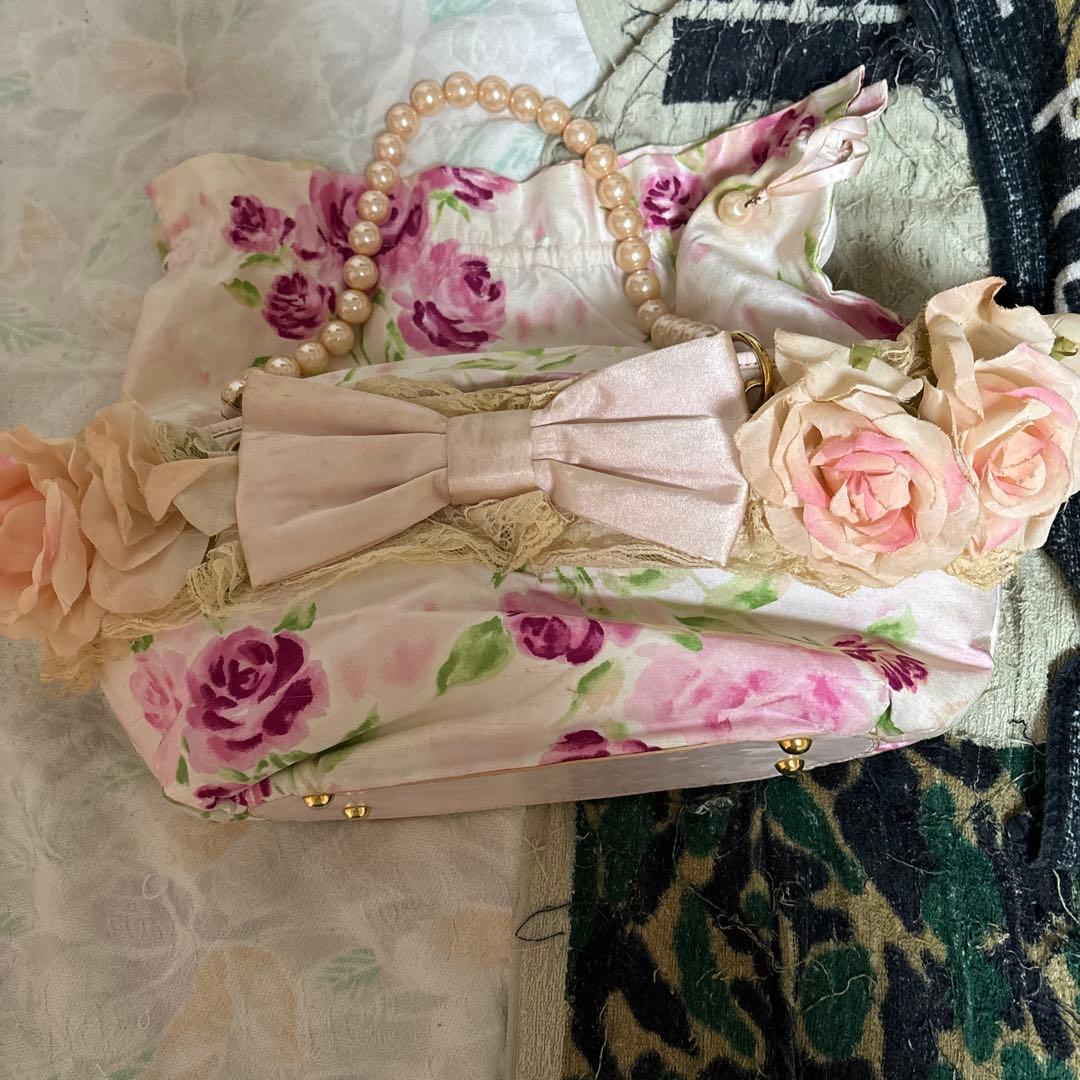 花柄リボン付ジーザスディアマンテのバッグ