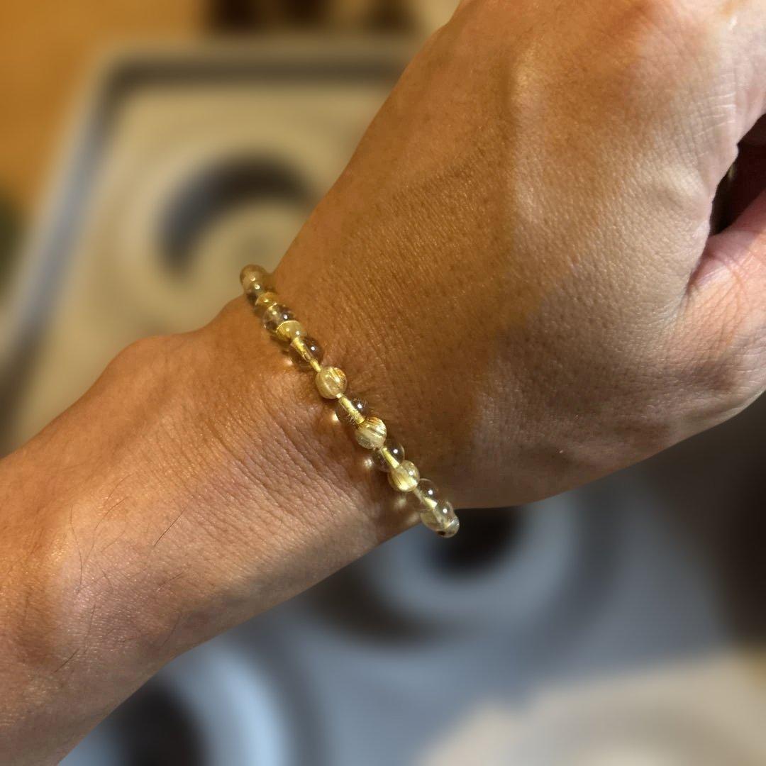 これは！小さなルチルとシトリンの綺麗なかわいいパワーストーンたん！