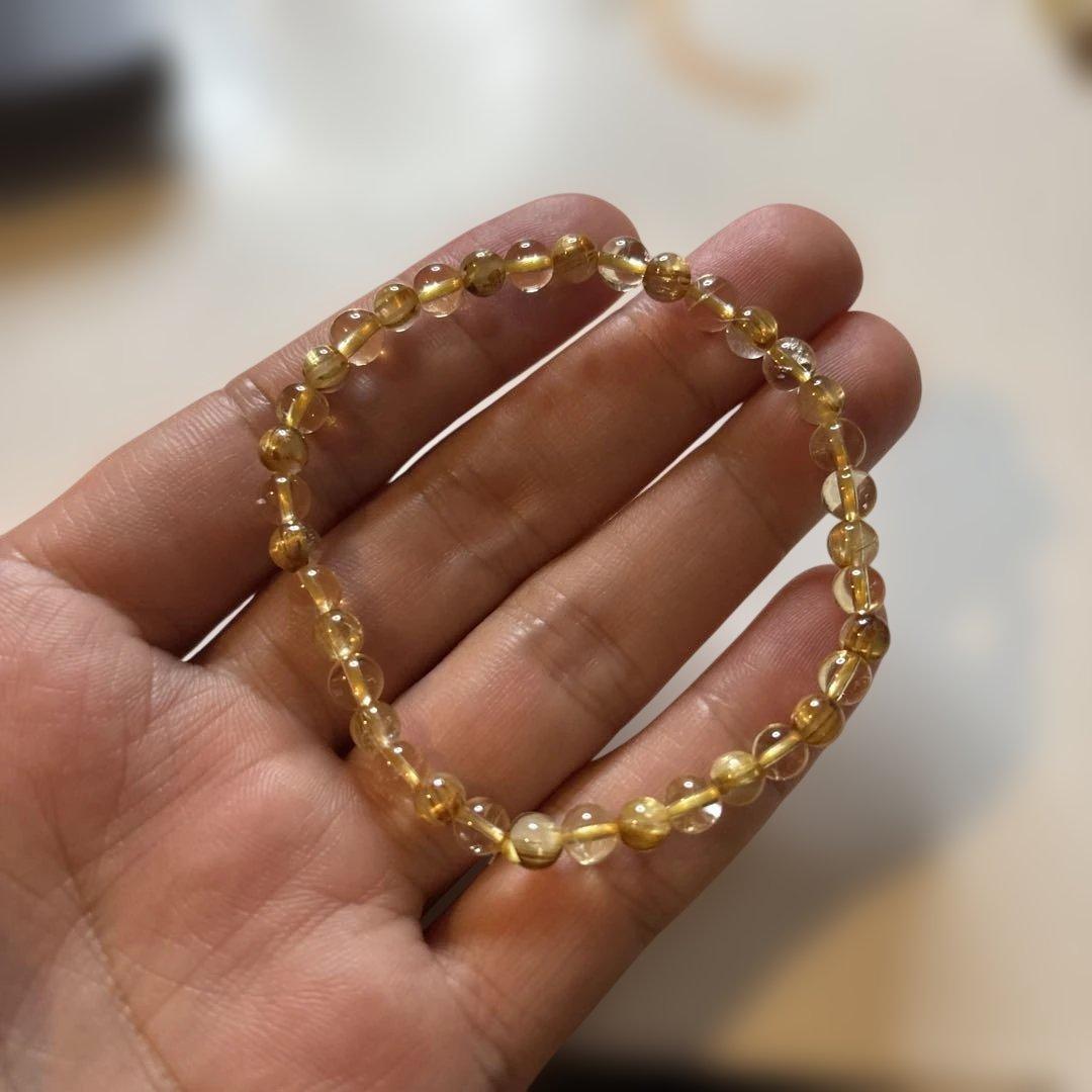 これは！小さなルチルとシトリンの綺麗なかわいいパワーストーンたん！