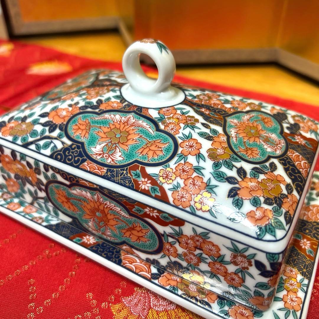 【未使用品】有田焼　彌右衛門窯　金彩古伊万里　染錦牡丹柄　バターケース