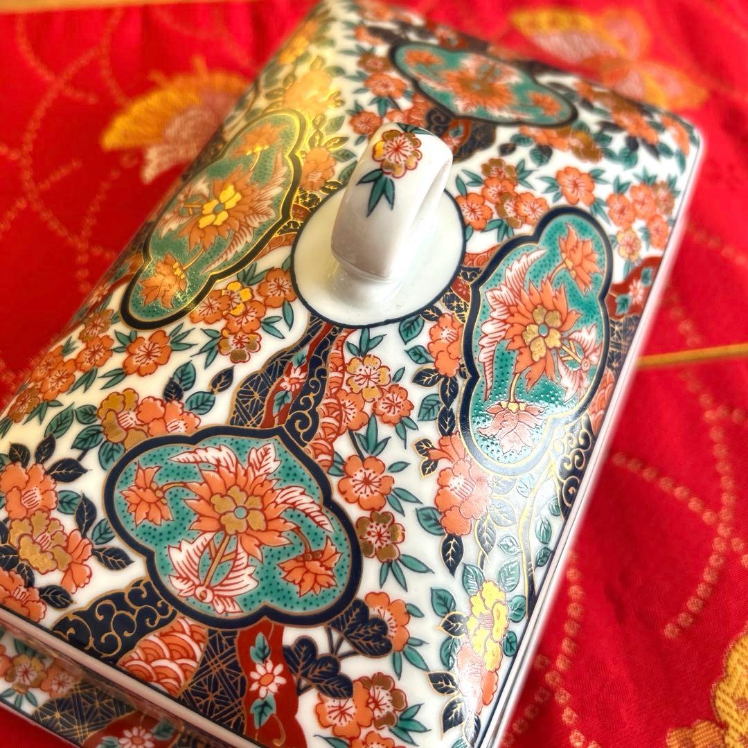 【未使用品】有田焼　彌右衛門窯　金彩古伊万里　染錦牡丹柄　バターケース