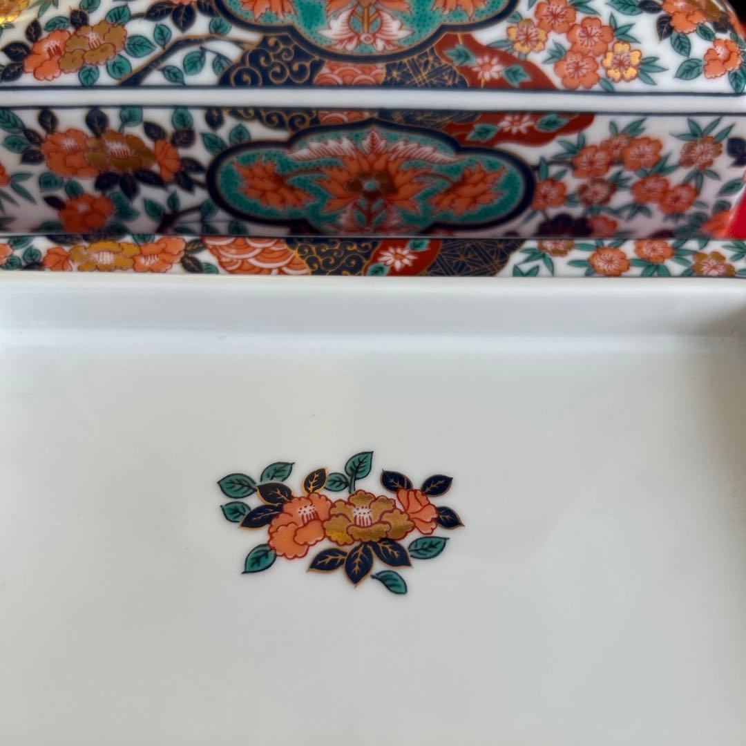 【未使用品】有田焼　彌右衛門窯　金彩古伊万里　染錦牡丹柄　バターケース