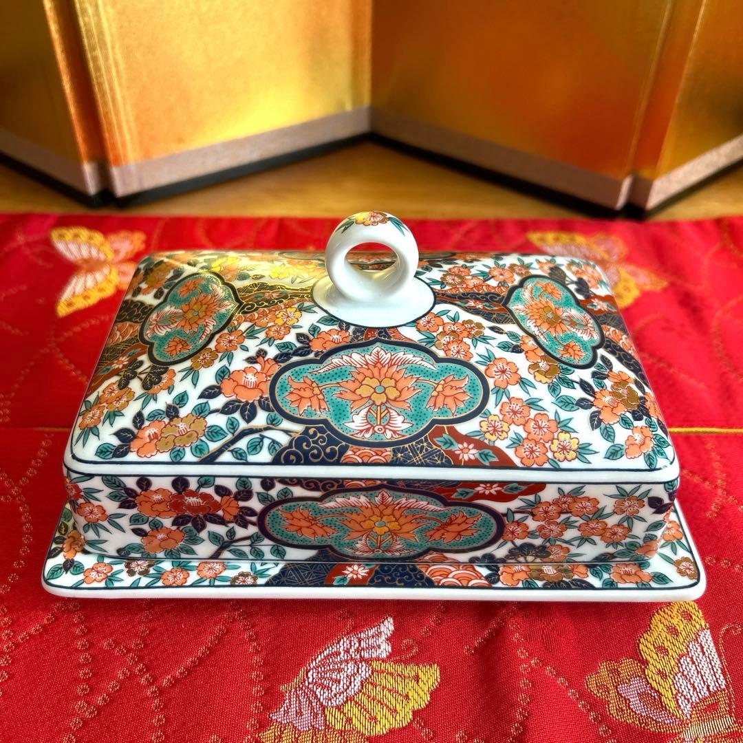 【未使用品】有田焼　彌右衛門窯　金彩古伊万里　染錦牡丹柄　バターケース