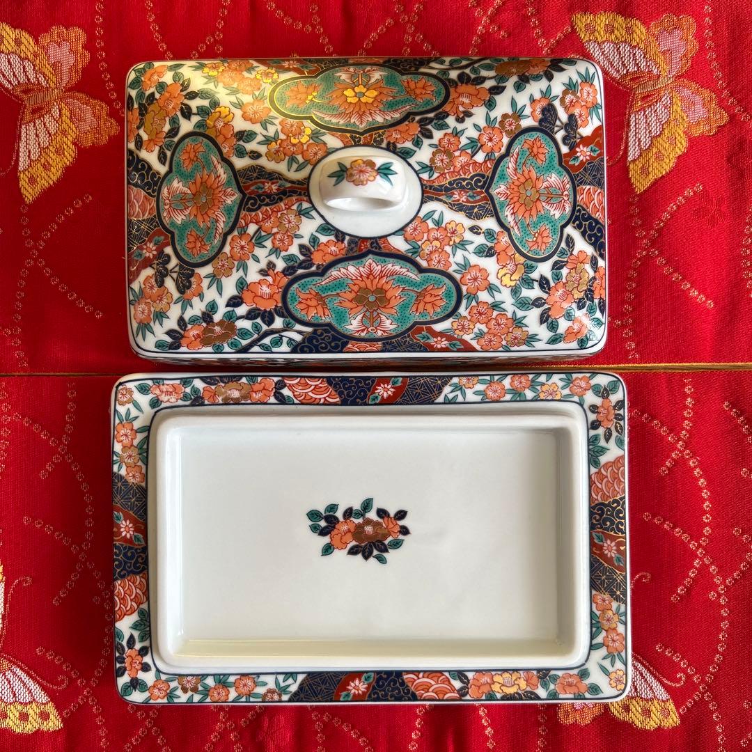 【未使用品】有田焼　彌右衛門窯　金彩古伊万里　染錦牡丹柄　バターケース