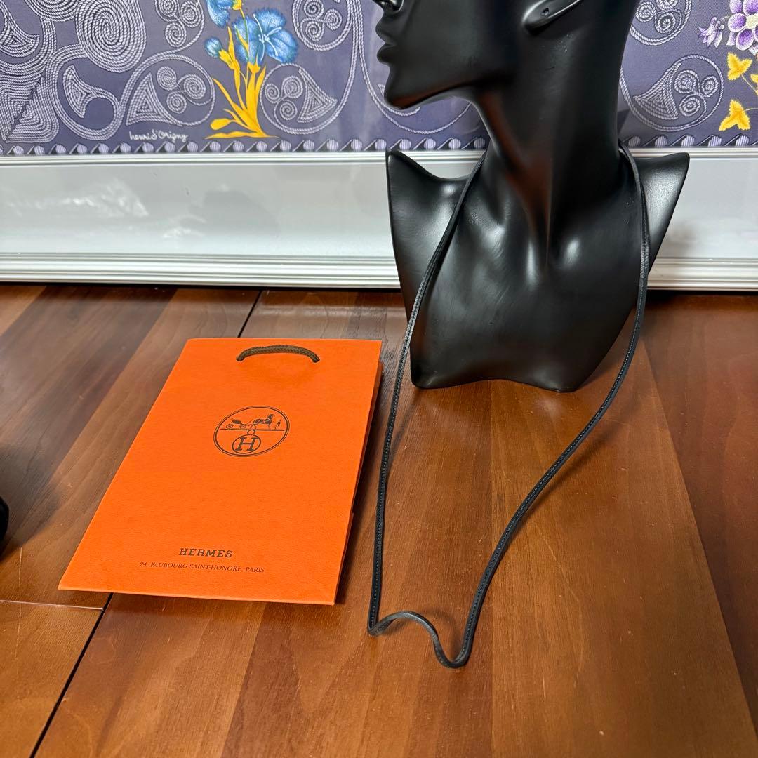 エルメス　HERMES ラニエール　黒　ブラック　希少　革紐　ネックレス