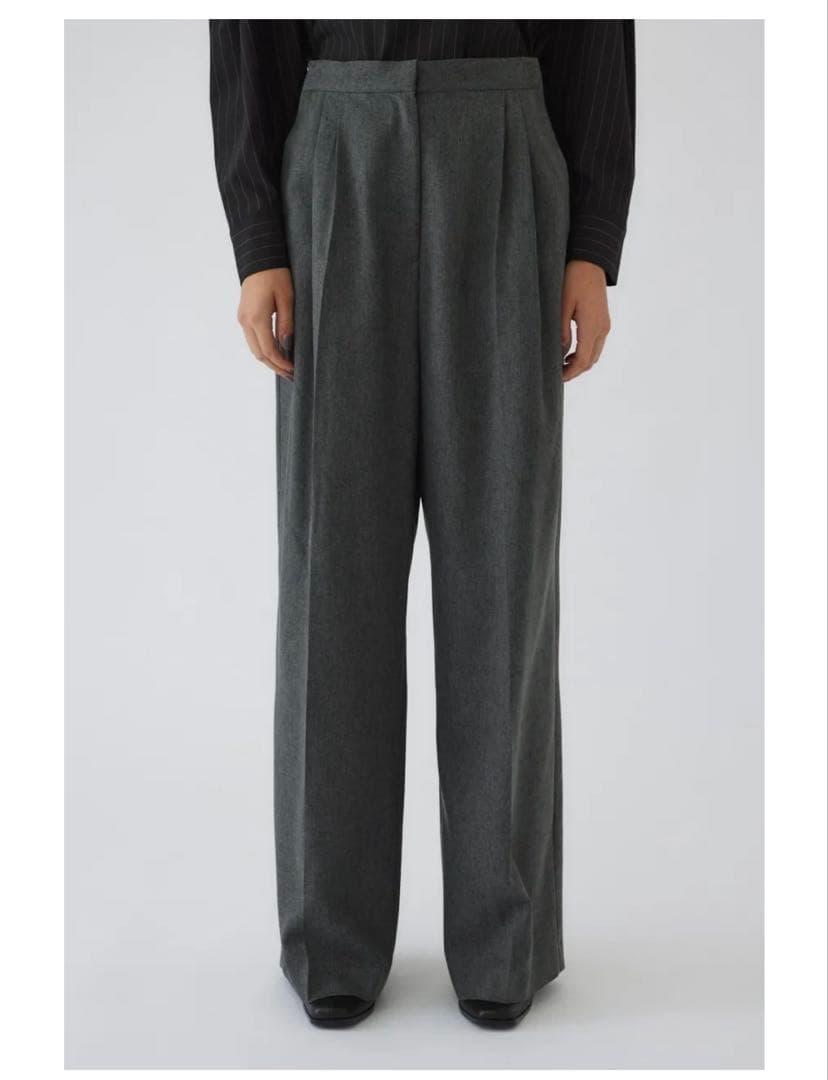 最終お値下げ　【新品未使用、タグ付き】Move belt tuck PT