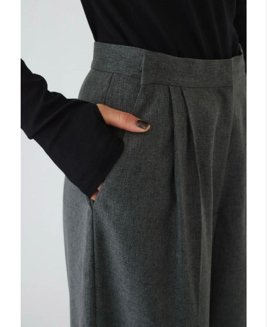 最終お値下げ　【新品未使用、タグ付き】Move belt tuck PT