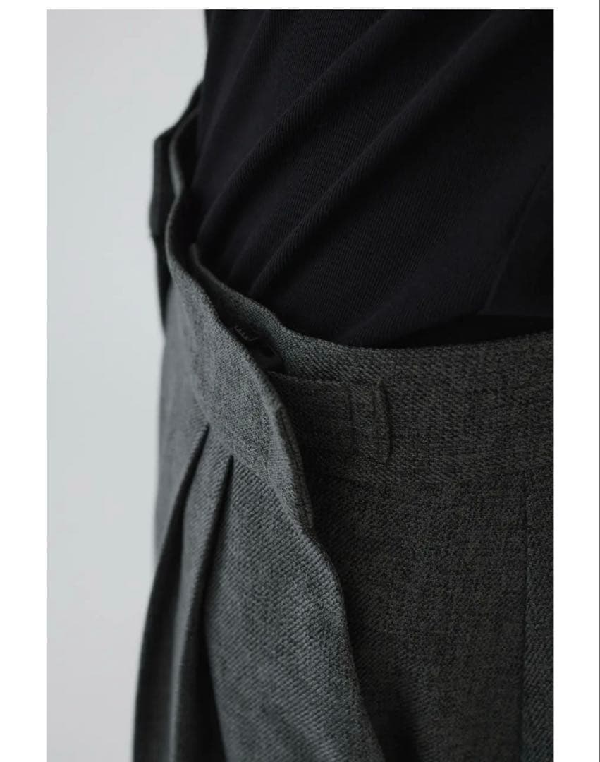 最終お値下げ　【新品未使用、タグ付き】Move belt tuck PT