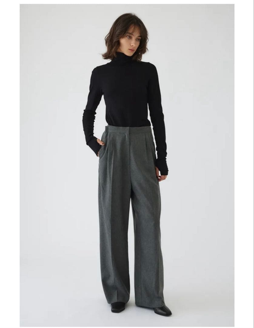 最終お値下げ　【新品未使用、タグ付き】Move belt tuck PT