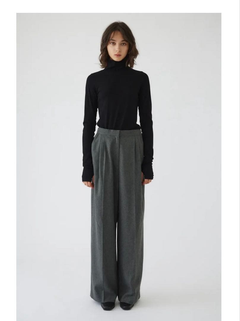 最終お値下げ　【新品未使用、タグ付き】Move belt tuck PT