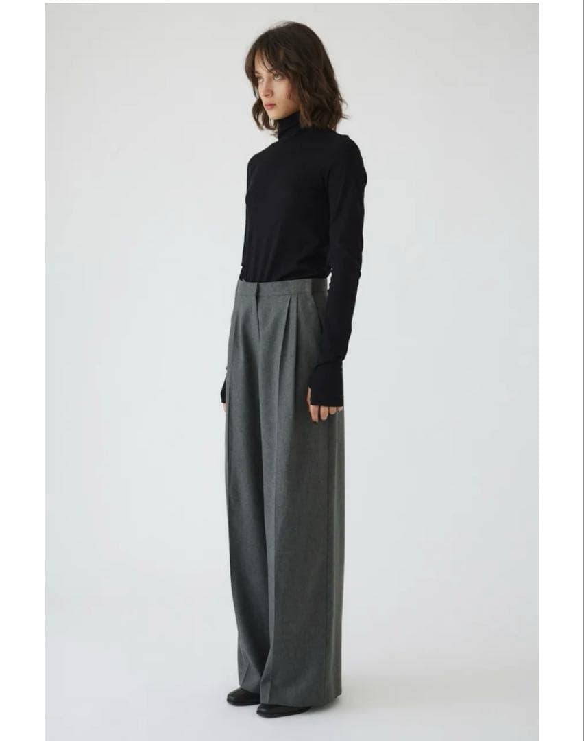 最終お値下げ　【新品未使用、タグ付き】Move belt tuck PT