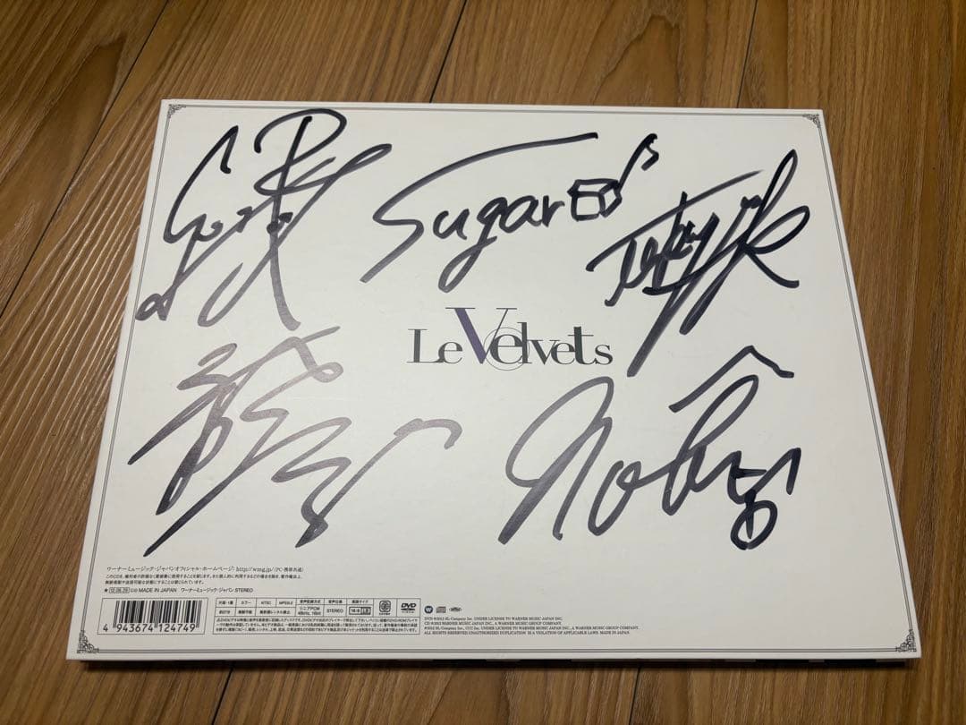 直筆サイン入り ／Le Velvets スペシャルフォトブック