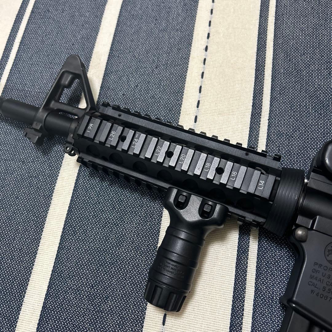 次世代電動ガン M4(バッテリー/充電器/ドットサイト付き)