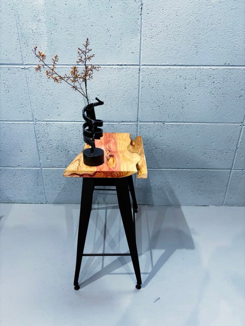 カイヅカイブキ一枚板サイドテーブル、ナイトテーブル、コーヒーテーブル