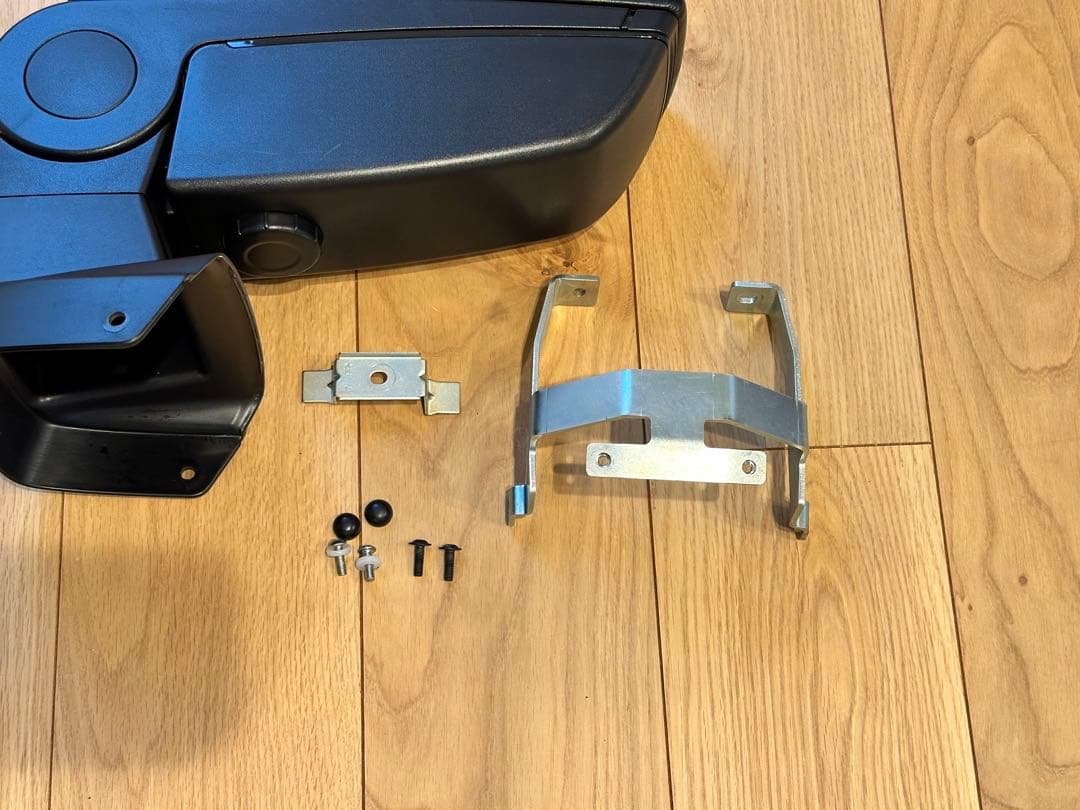 デミオ MAZDA2 純正アームレスト 肘置き 取付部品有り