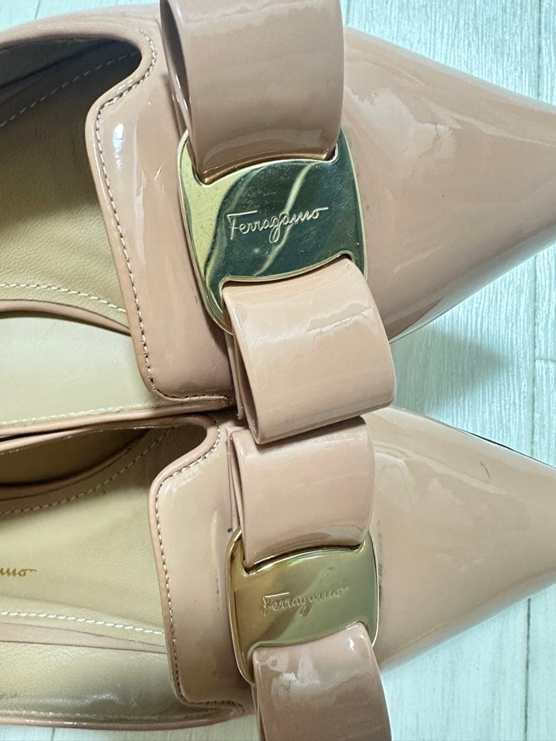 美品フェラガモ ♡ヴァラリボンパンプス　23.5