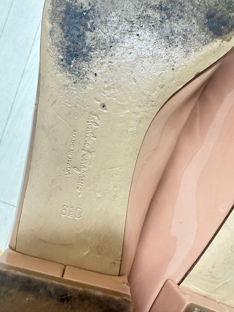 美品フェラガモ ♡ヴァラリボンパンプス　23.5