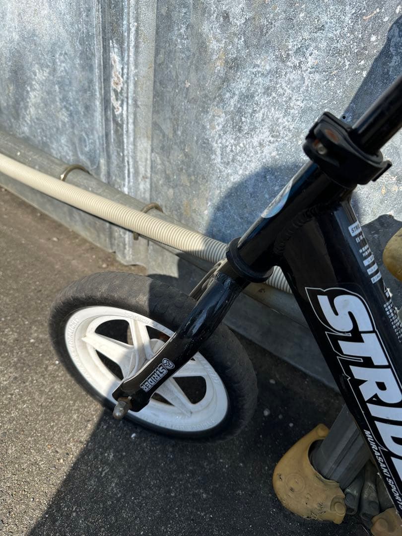 ストライター　STRIDER バランスバイク 黒/白