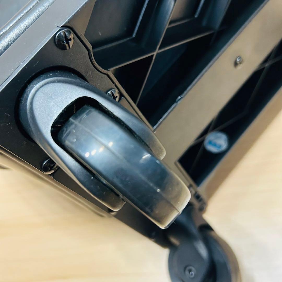 スワニー　ダイヤキルト型押しキャリートート