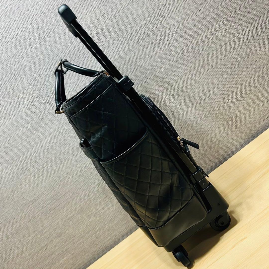 スワニー　ダイヤキルト型押しキャリートート