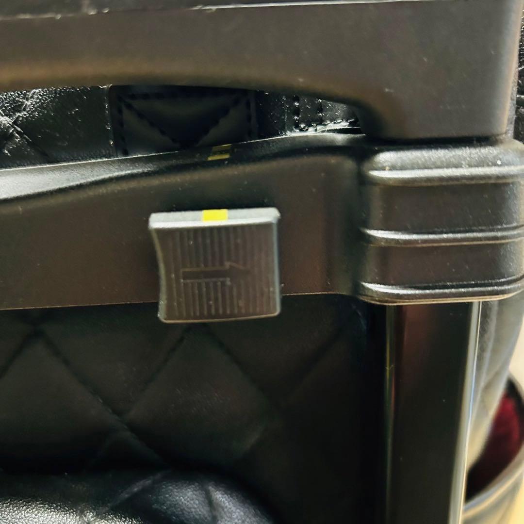 スワニー　ダイヤキルト型押しキャリートート