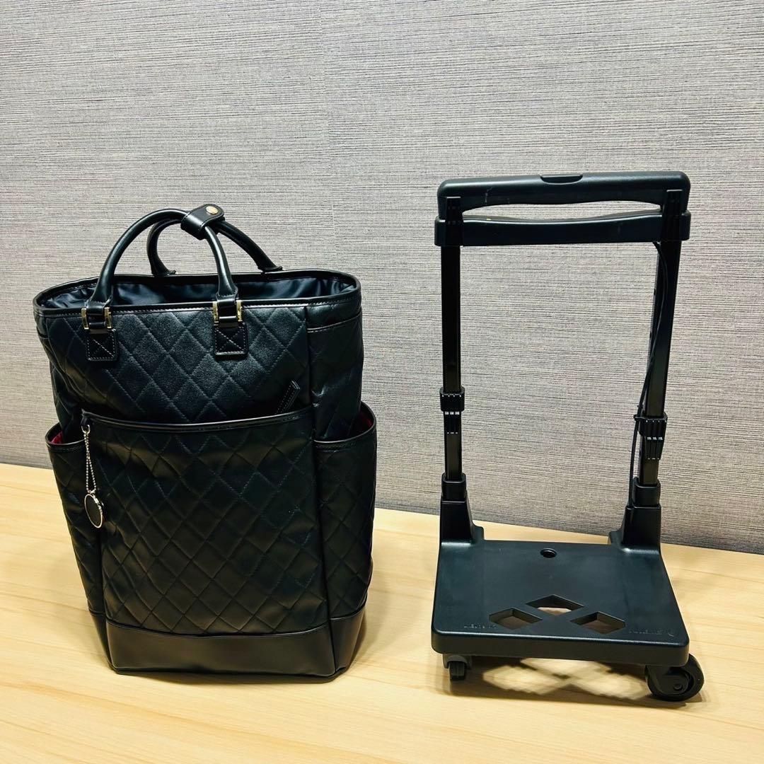 スワニー　ダイヤキルト型押しキャリートート