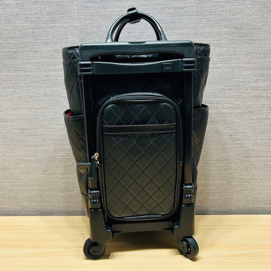 スワニー　ダイヤキルト型押しキャリートート