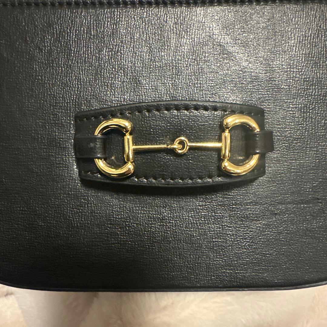 gucci黒いフラップショルダーバッグ