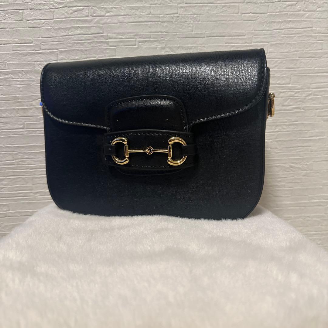 gucci黒いフラップショルダーバッグ