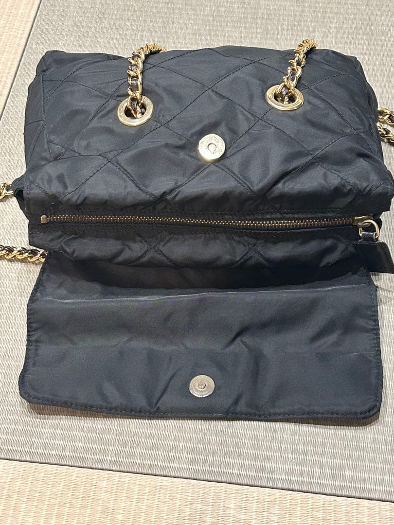 M*様 週末オークション　美品　PRADA ブラックショルダーバッグ ゴールドチ