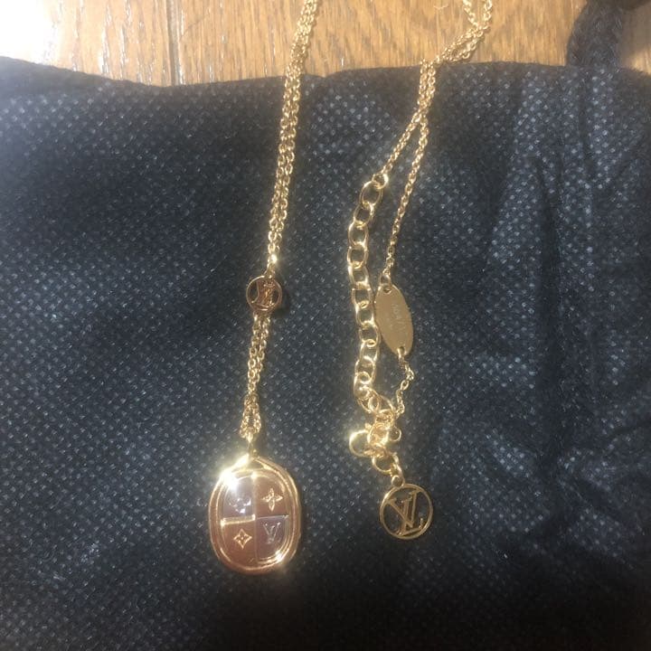 ヴィトン　モノグラム　ロゴネックレス